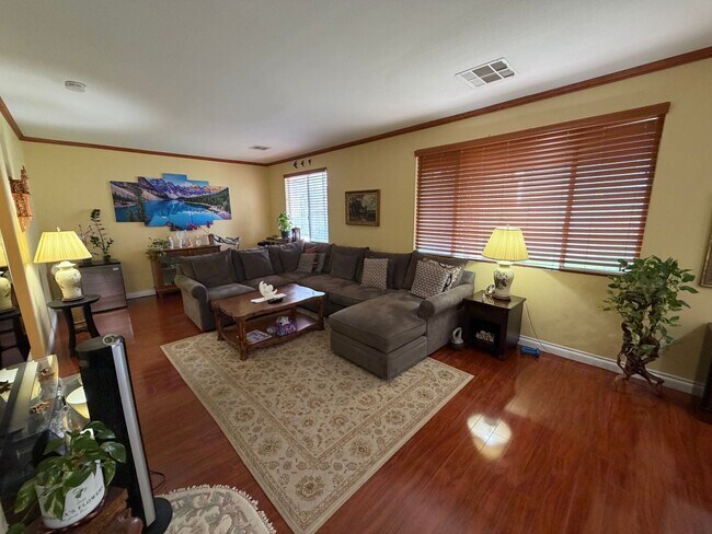 Foto del edificio - 1131 Laguna Park Ct