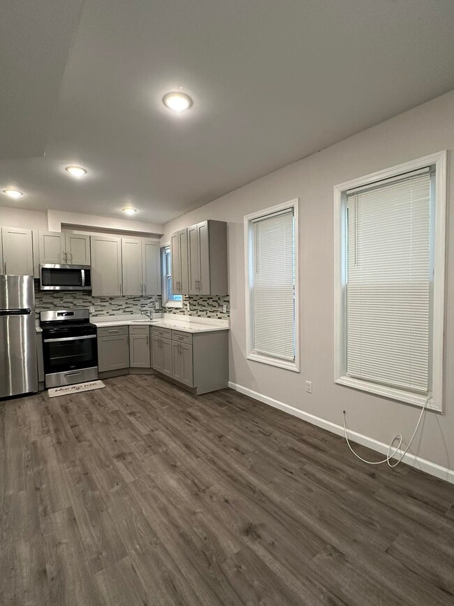 Building Photo - 38 Clendenny Ave