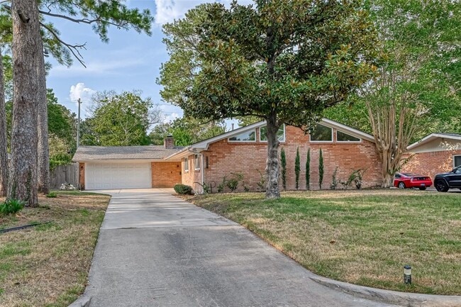 Building Photo - 10138 Hazelhurst Dr