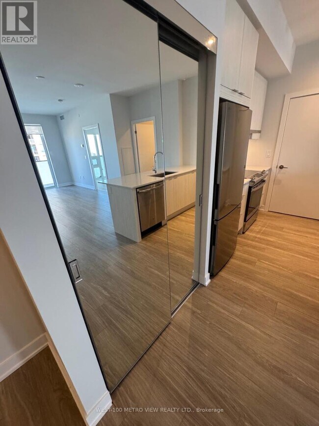 Building Photo - 430-2430 Square One Dr