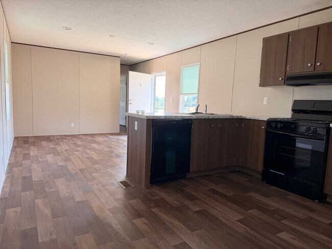 Foto del edificio - 833 Lovell Rd