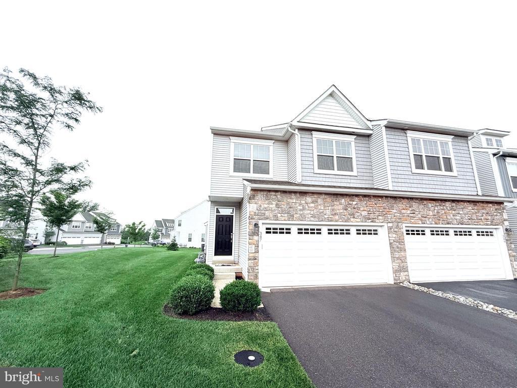 Foto principal - 347 Ridgewood Dr