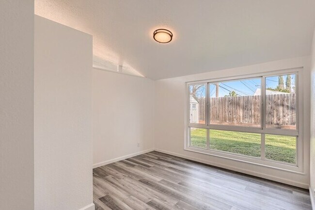 Foto del edificio - 1517 32nd Ave, Sacramento, CA, 95822