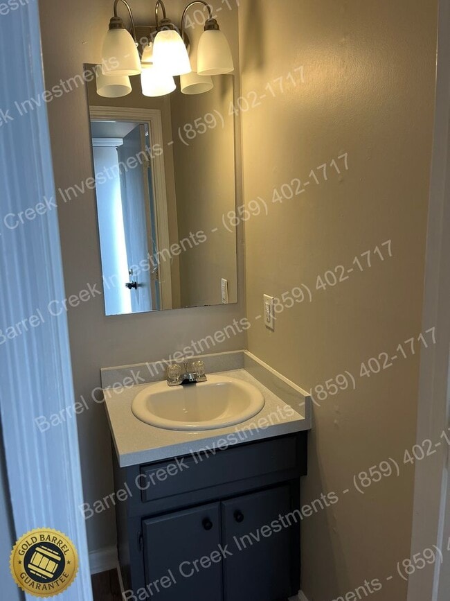Foto del edificio - 2-Bed 1.5-Bath Townhome