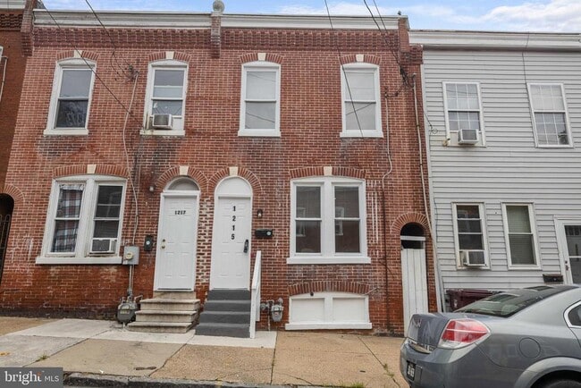 Building Photo - 1215 W 3rd St