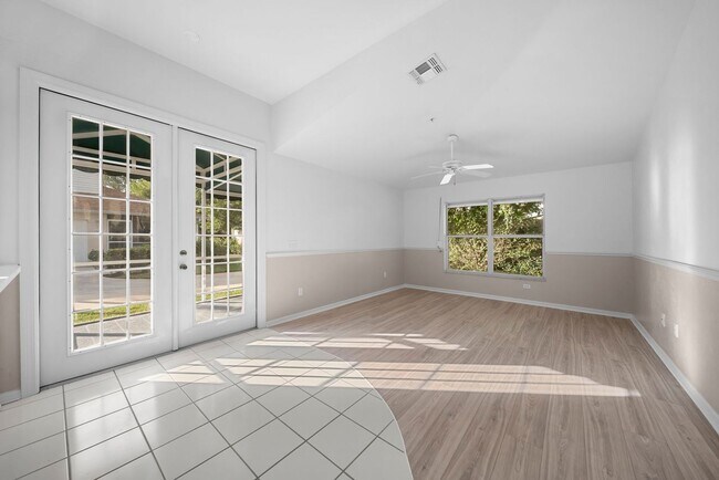 Foto del edificio - Annual Rental in Briarwood - 3 Bed 2 Bath Condo