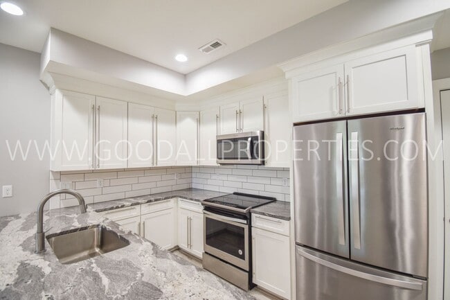 Building Photo - 3 Bedroom 2.5 Bath Town Home in Waukee
