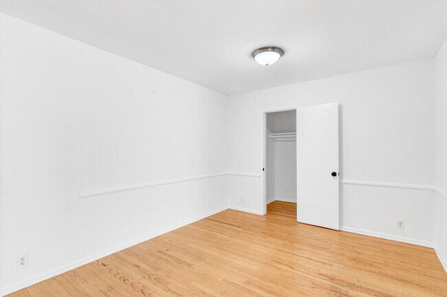 Foto del edificio - 357 S Elm Dr