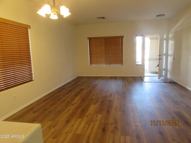 Foto del edificio - 102 N 118th Ave