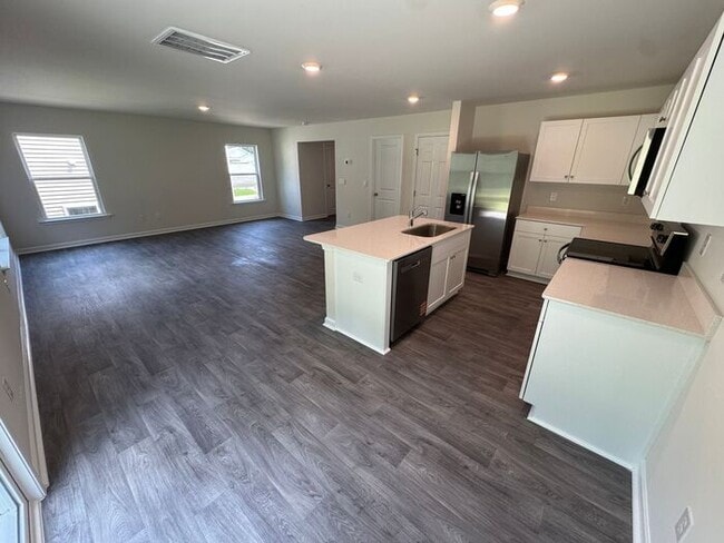Building Photo - NEW 3-Bed Home with Open Layout & Garage