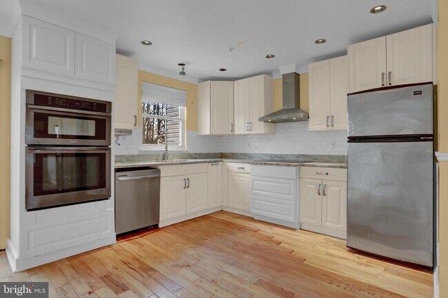 Foto del edificio - 3902 Cotton Tree Ln