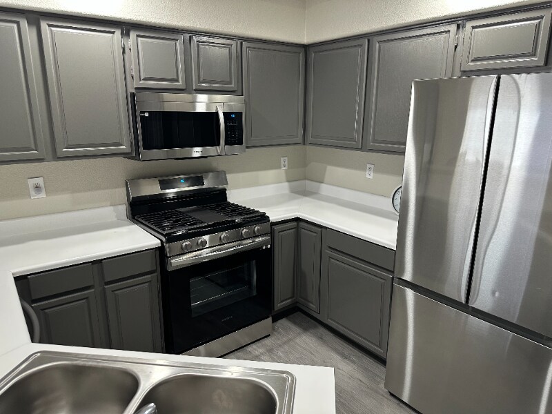 Building Photo - 376 Sunward Dr