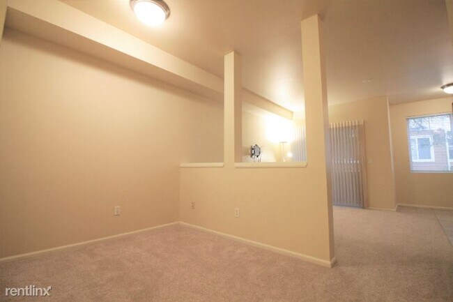 Foto del edificio - Studio, 1 bath Condo - 501 225TH LN NE