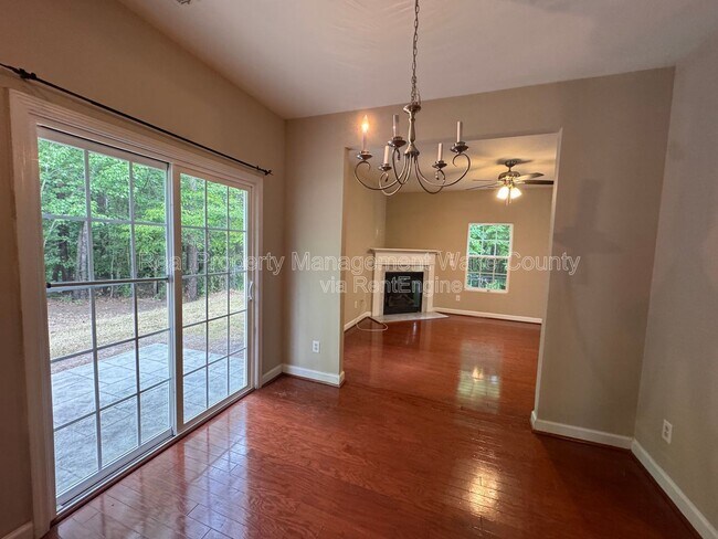 Foto del edificio - 912 Spring Meadow Dr