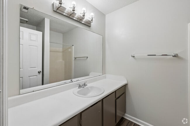 2 habitaciones, 2 baños - 933 pies cuadrados - Segundo baño - Park Towne Apartments