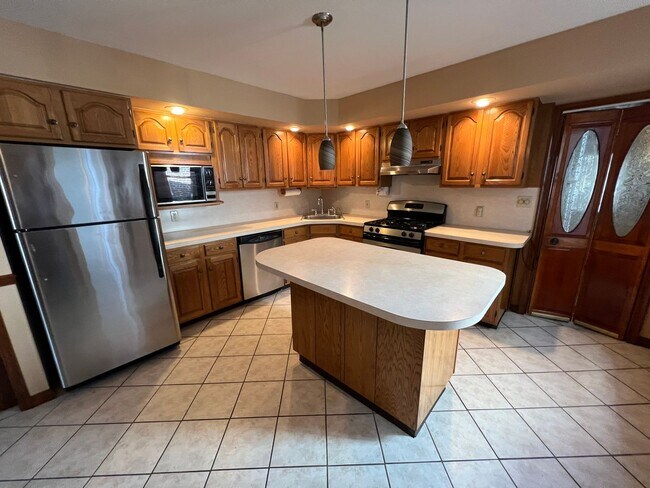 Building Photo - Beautiful 3 Bedroom 1.5 Bath in Eddystone!