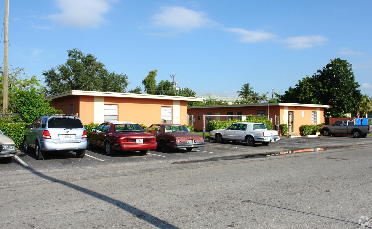 Primary Photo - Fort Lauderdale Apartments