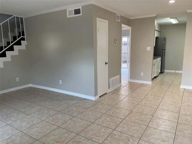 Building Photo - 6111 Beverly Hill St