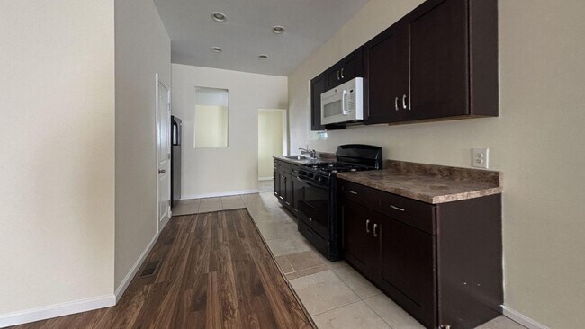 Foto del edificio - Renovated 3BR/1.5BA North Philly Home with Open Layout & Rear Yard