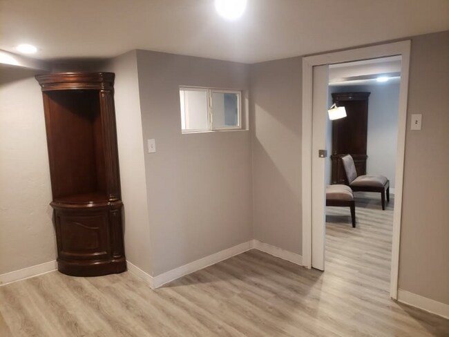 Foto del edificio - 168 Ross Dr