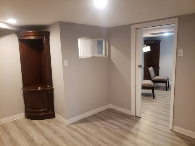 Foto del edificio - 168 Ross Dr