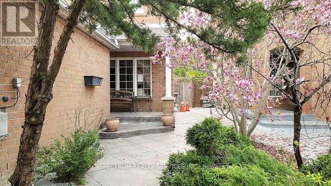 Building Photo - 12 Thornbush Ct