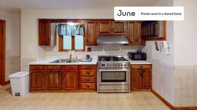 Foto del edificio - Room in Shared 5 bed/1 bath home