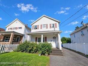 Building Photo - 247 Belmont St