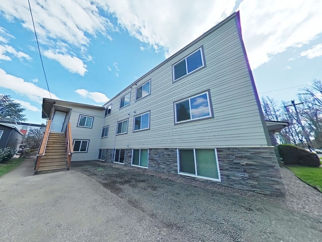Primary Photo - 1 Bedroom Apartment ~ Close to Campus ~ Ca...