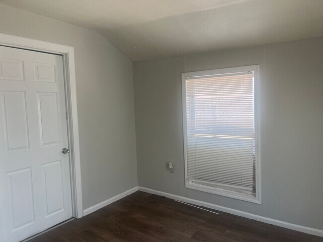 Foto del edificio - 1 Bed 1 Bath Close to Tech Move in Ready!