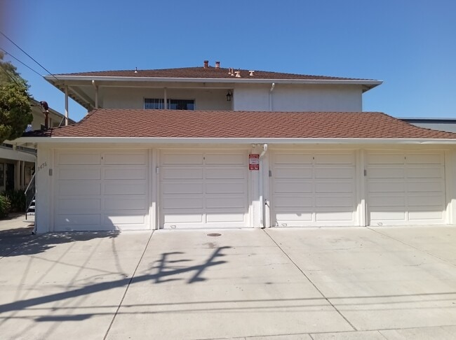 Building Photo - 3456 Redwood Ct