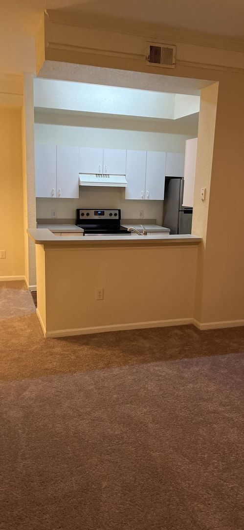 Building Photo - one bedroom condo for rent in Tampa Palms!