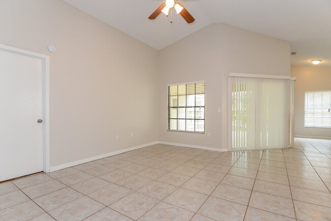 Building Photo - 619 Butternut Pl