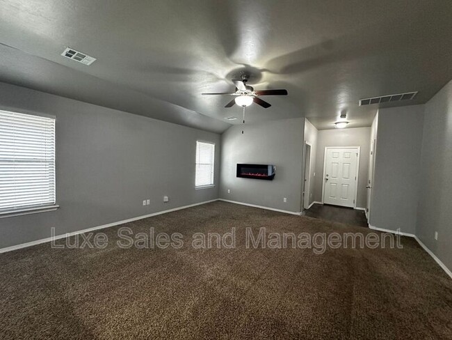Building Photo - 2225 Fallview Dr