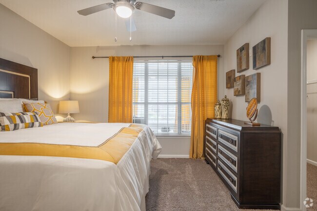 2 habitaciones, 2 baños con solárium - 1337 pies cuadrados - Highland - Dormitorio principal - Avonlea Highlands