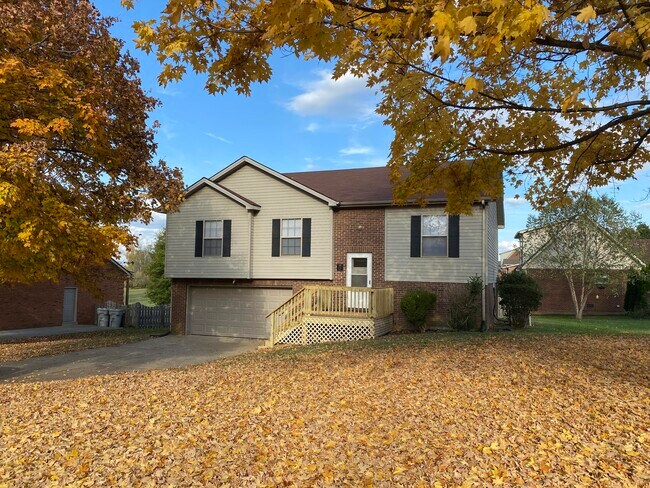 Building Photo - 995 Fairway Dr