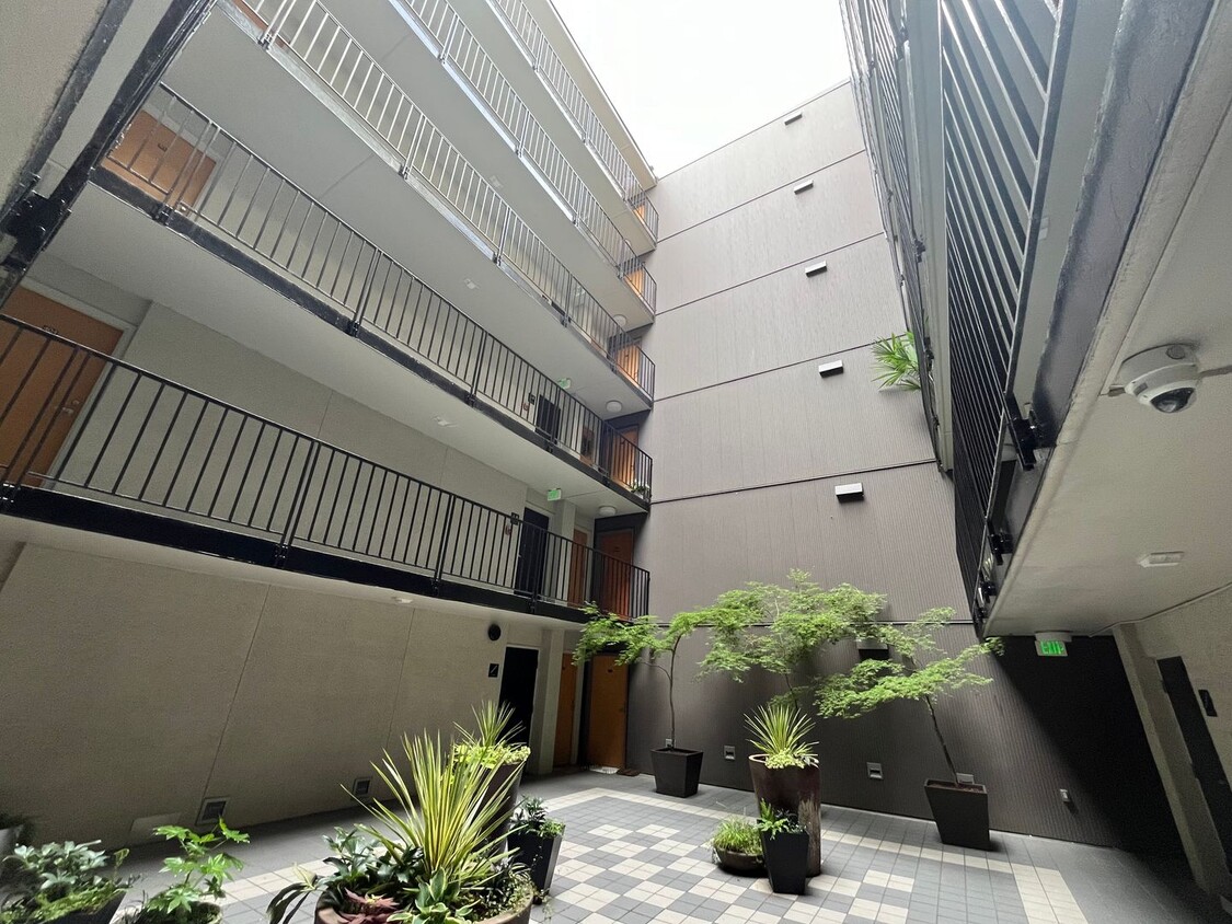 1Bd/1Ba Home in Goose Hollow neighborhood ~ Secured Garage Parking and Additional Storage Unit!!! - 1Bd/1Ba Home in Goose Hollow neighborhood ~ Secured Garage Parking and Additional Storage Unit!!!