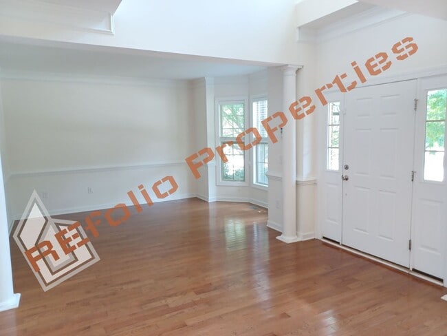 Foto del edificio - Lovely 5 Bedroom 4 Bathroom Single Family ...