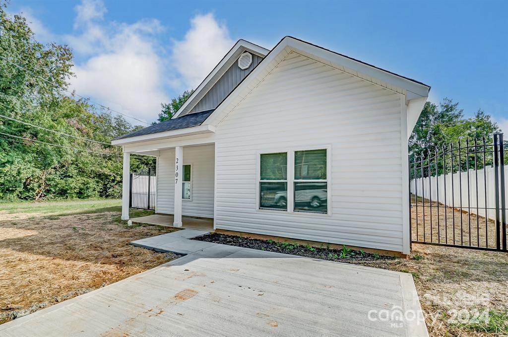 Foto principal - 2307 West Blvd