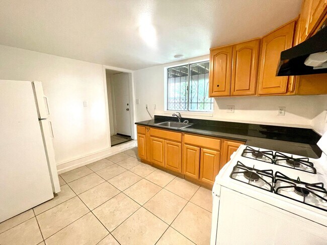 Foto del edificio - 1083-1085 67th St, Oakland, CA 94608
