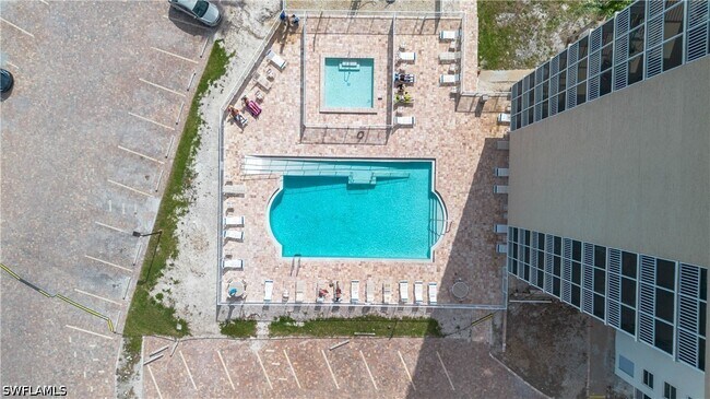 Foto del edificio - 5500 Bonita Beach Rd SW