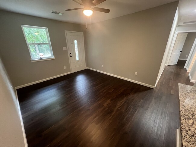 Building Photo - Fully Remodeled 4 Bedroom 1 Bath in Athens!