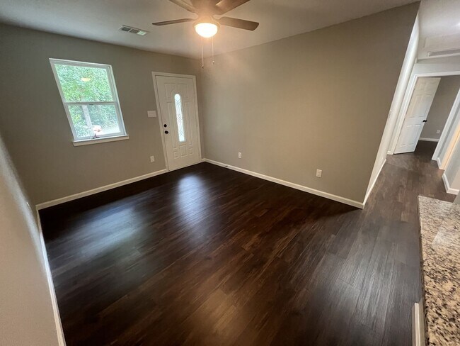 Foto del edificio - Fully Remodeled 4 Bedroom 1 Bath in Athens!