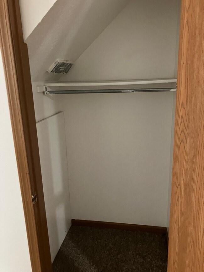Foto del edificio - Spacious 2-Bedroom Living in a Quiet Commu...