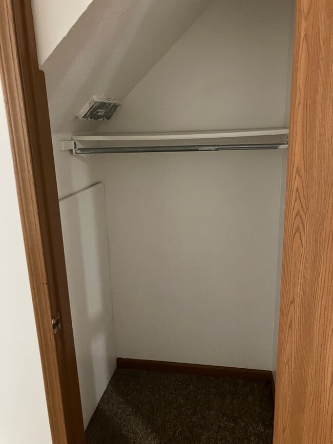 Building Photo - Spacious 2-Bedroom Living in a Quiet Commu...