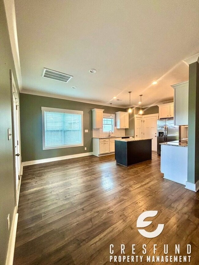 Foto del edificio - 4 Bedroom Close to FT. Bragg will have you saving big with Solar Panels