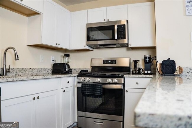 Building Photo - 1600 Oakpoint Dr SW