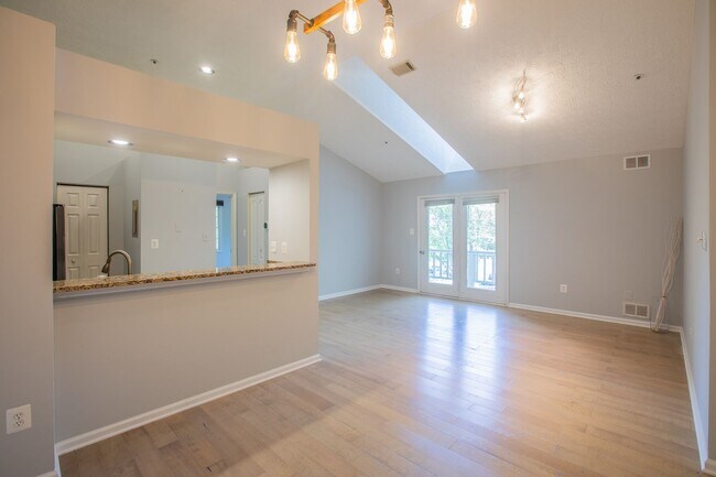 Foto del edificio - Lovely 2 BR/2 BA Condo in Germantown!