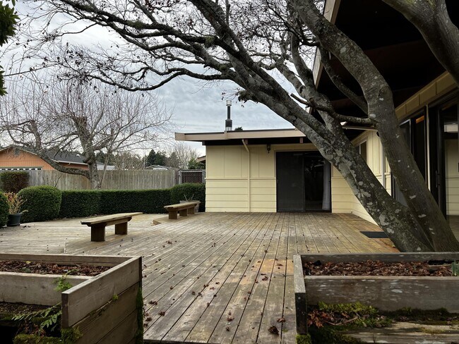Building Photo - 2088 Holly St