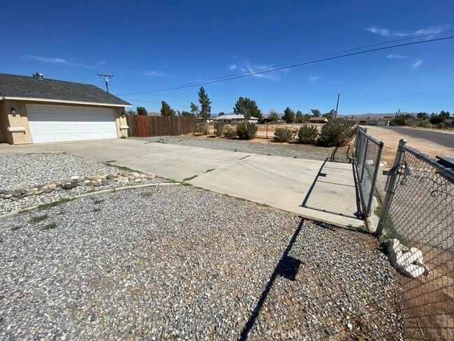 Building Photo - 14555 Pawnee Rd